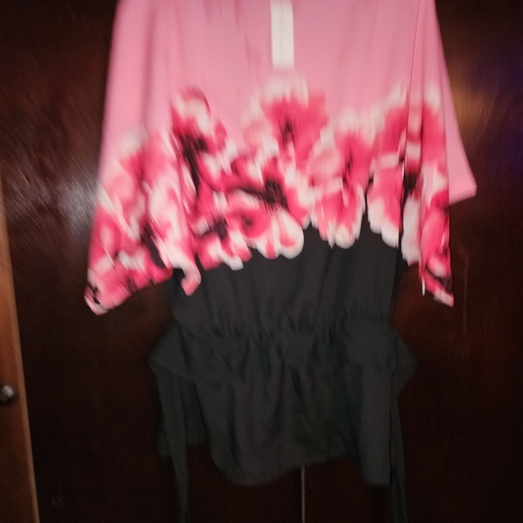 NEW YOUK & COMPANY DOLEMAN STYLE PEPLUM BLOUSE - Picture 3 of 5